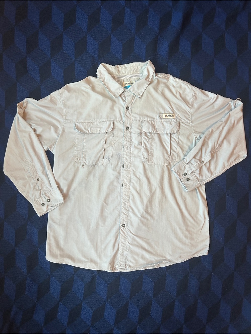 Outdoors lightweight long sleeve button up fishing shirt for men